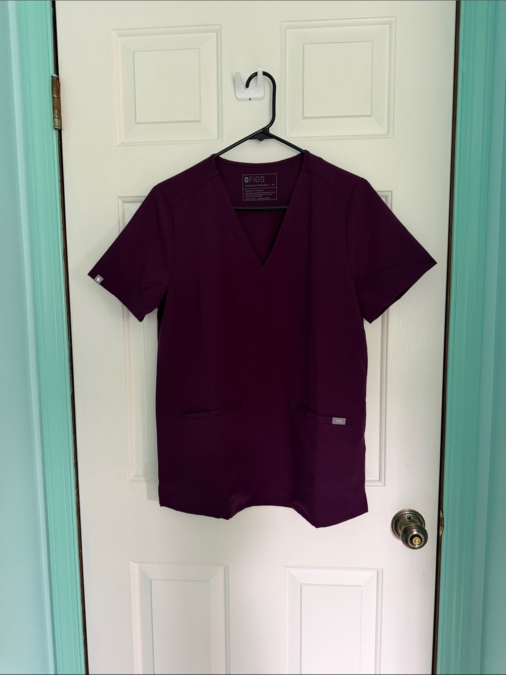 Figs Deep Purple Casma Three-Pocket Scrub Top Medium
